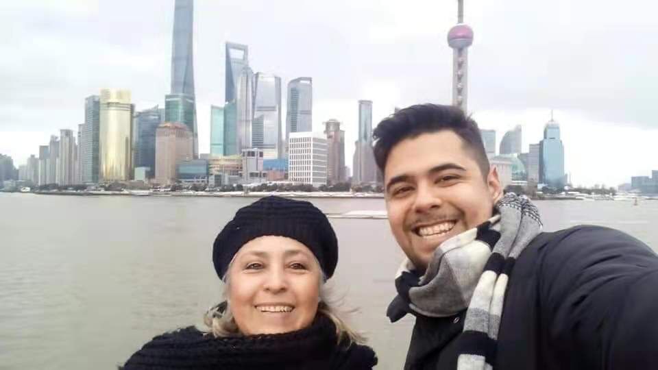 A photo of Homero and his mother by the Shanghai Bund. 